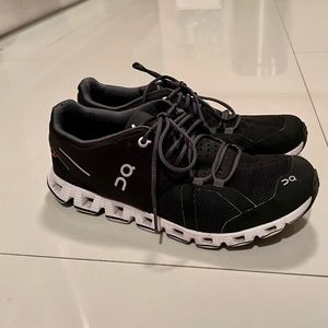 On Cloud Women Sneaker- Black Size 8